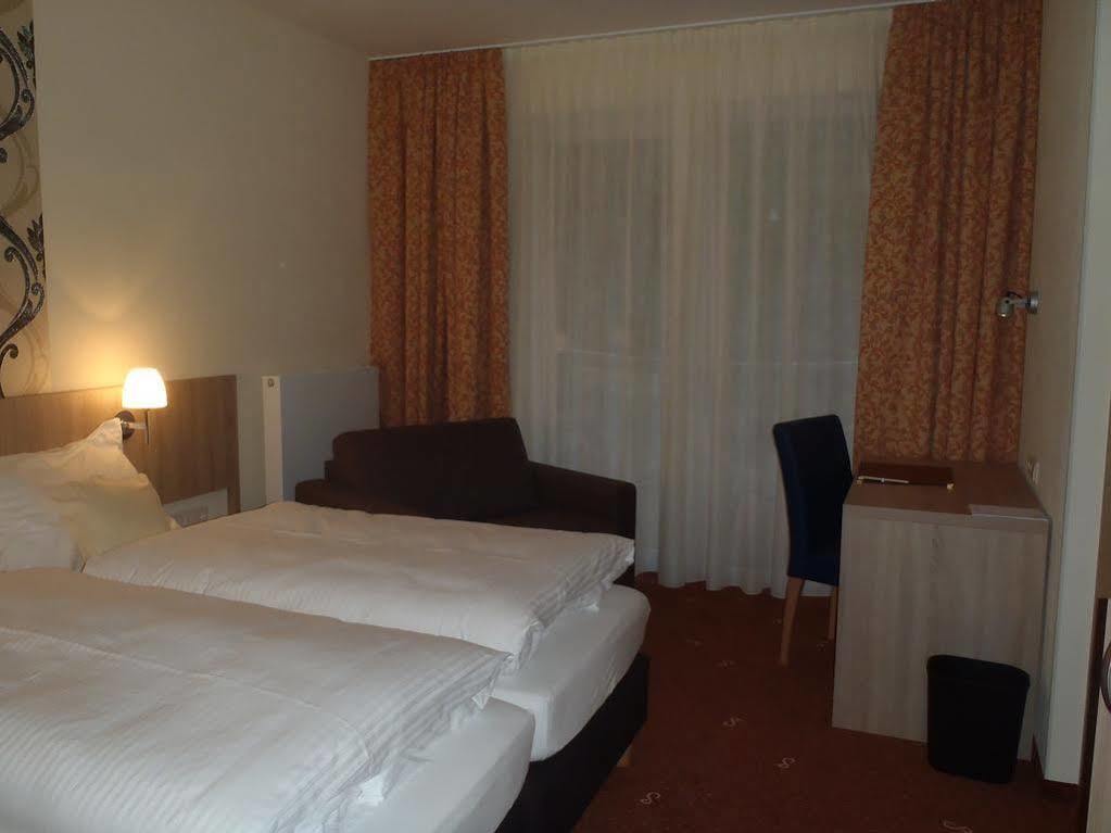 Schade'S Wohlfuehlhotel ゼルプ エクステリア 写真