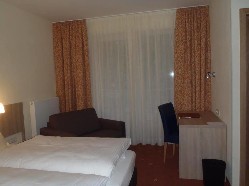Schade'S Wohlfuehlhotel ゼルプ エクステリア 写真